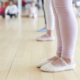 Enfants pendant un cours d'initiation danse à l'ECLA