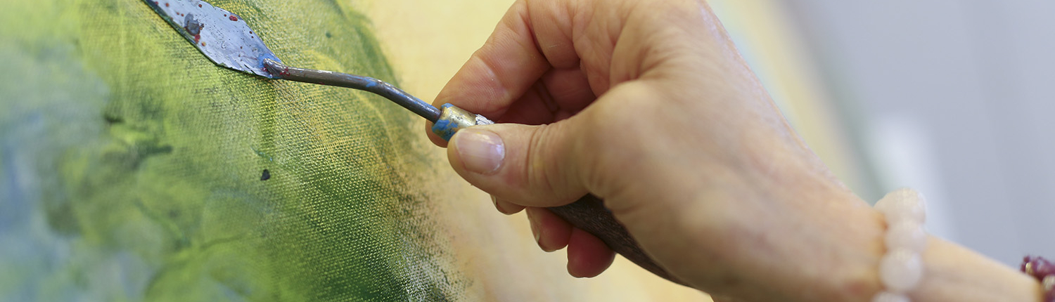 Adhérent de l'ECLA en atelier peinture